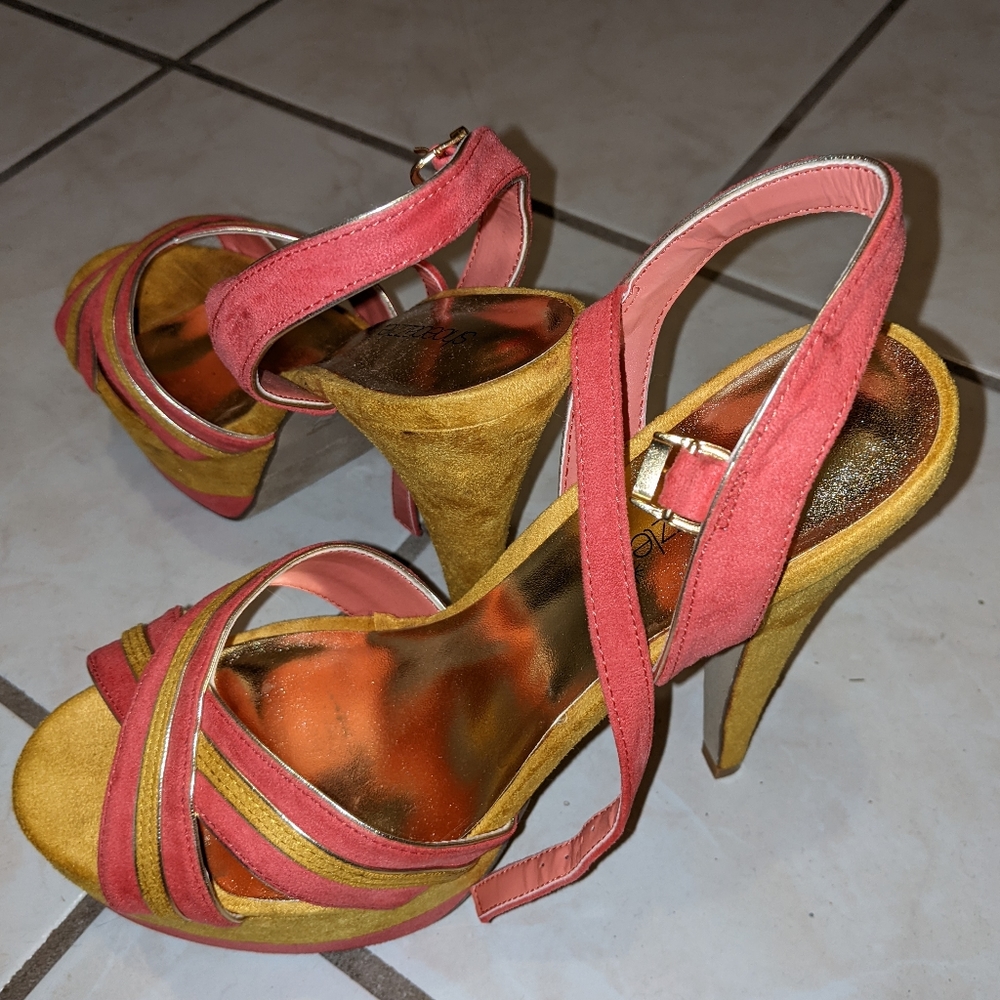 LAST CHANCE!! Shoe Dazzle Krizzia strappy heels women's 8.5